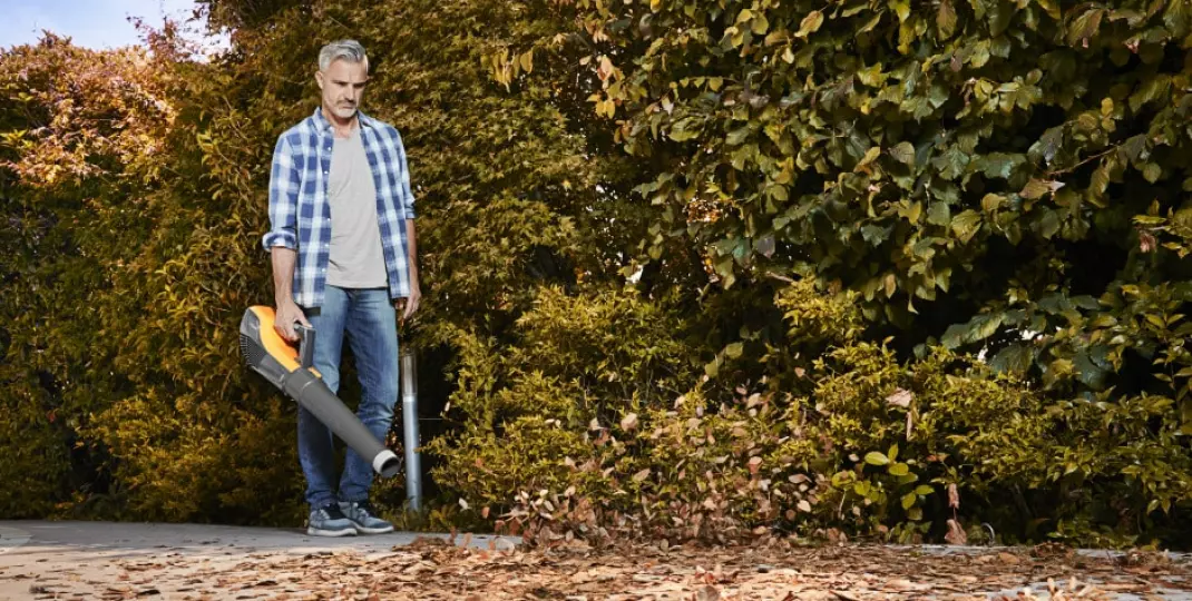 Ekspert STIGA radzi:  Jak przy pomocy dmuchawy ogrodowej sprzątać liście?